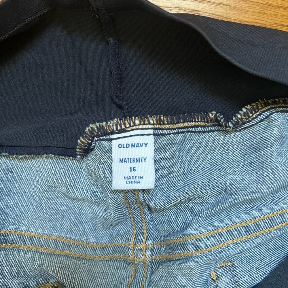 Old Navy Maternity Jean Shorts Size 16 - Picture 5 of 6